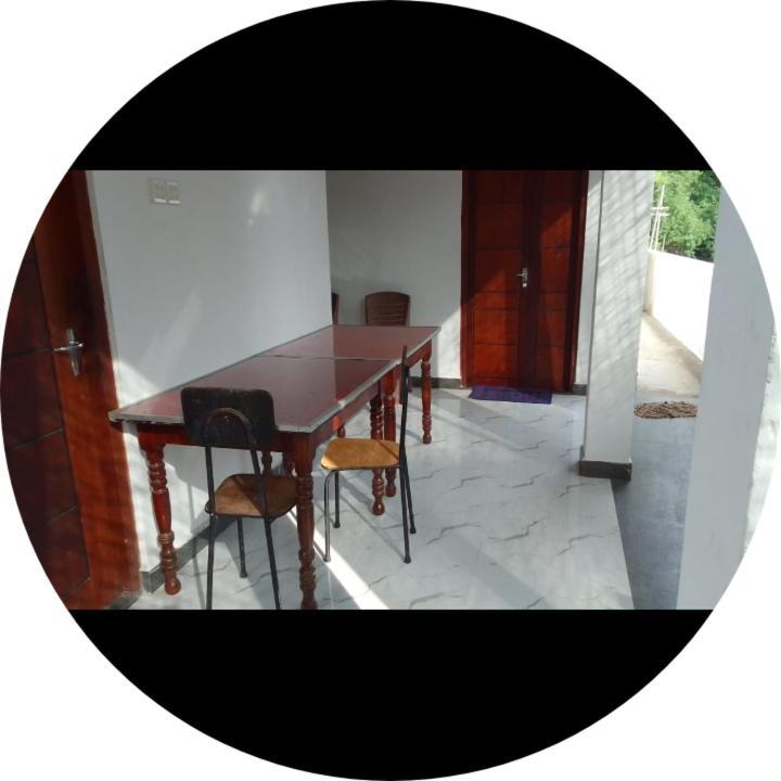 Dinesh Guest House Kataragama Eksteriør billede