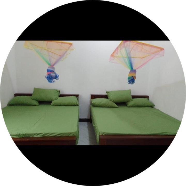 Dinesh Guest House Kataragama Eksteriør billede