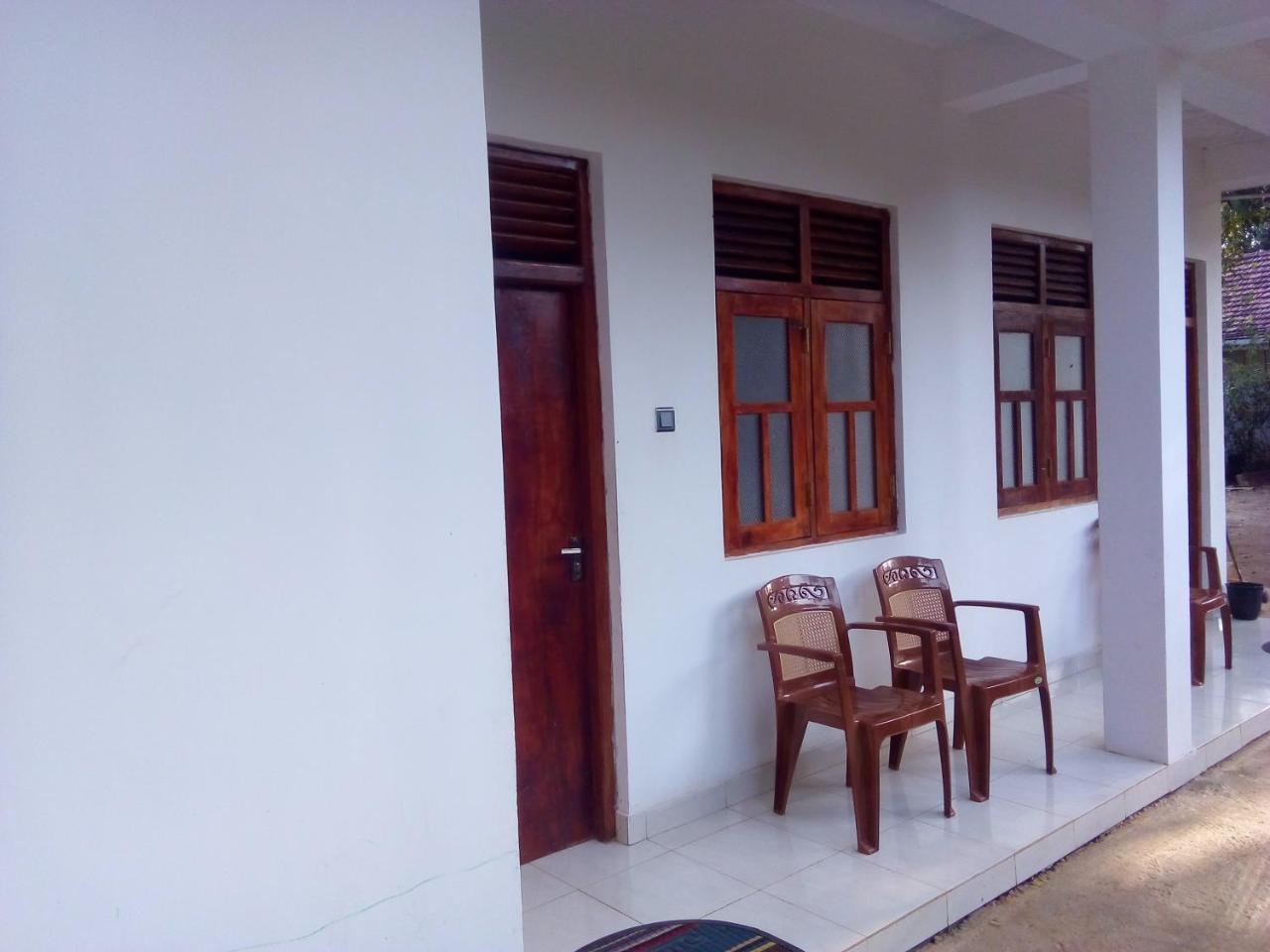 Dinesh Guest House Kataragama Eksteriør billede