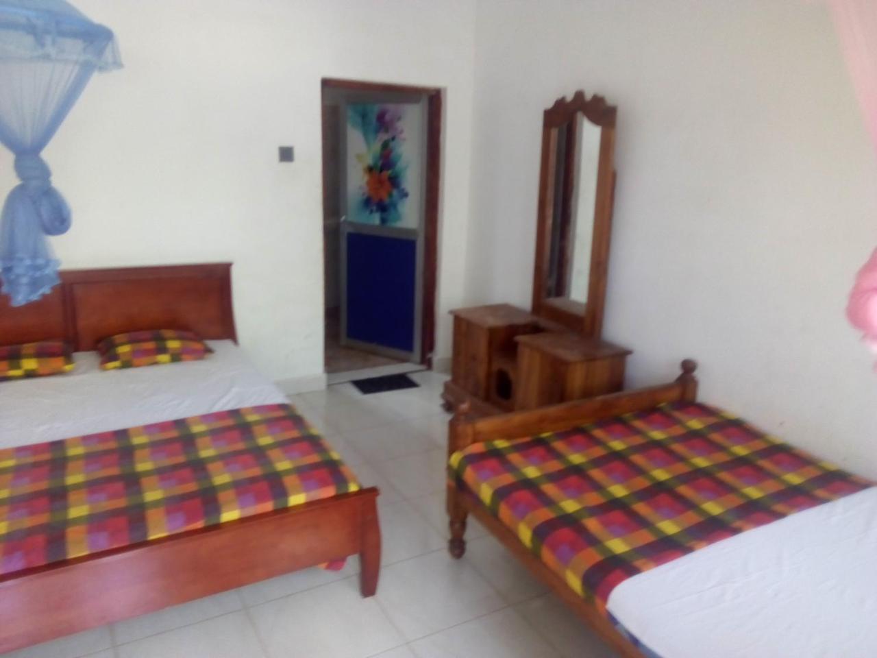 Dinesh Guest House Kataragama Eksteriør billede